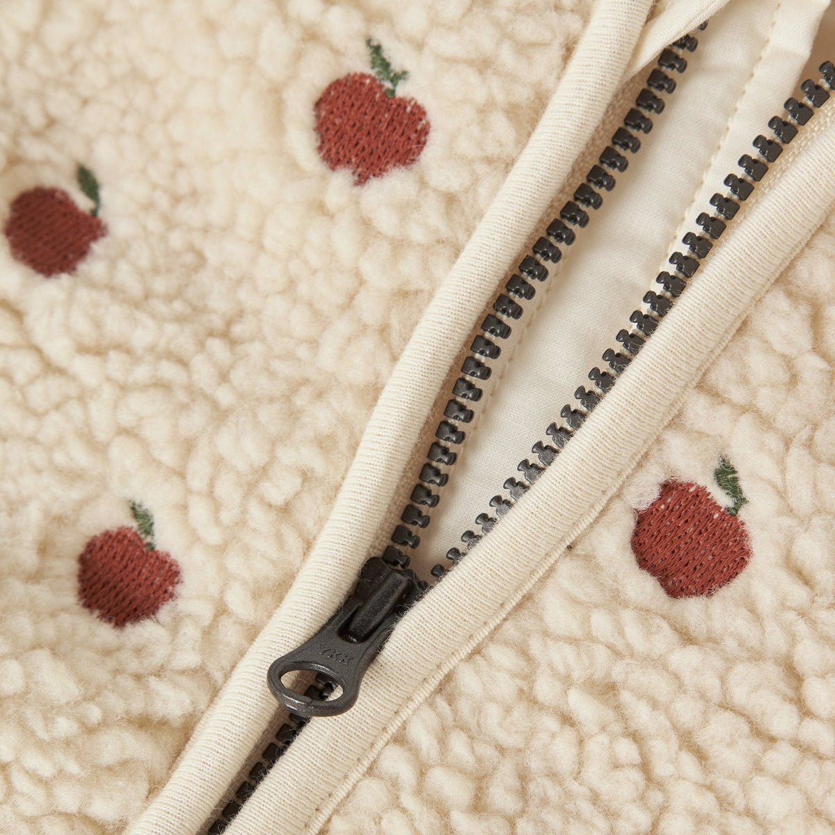 Veste pommes bébé