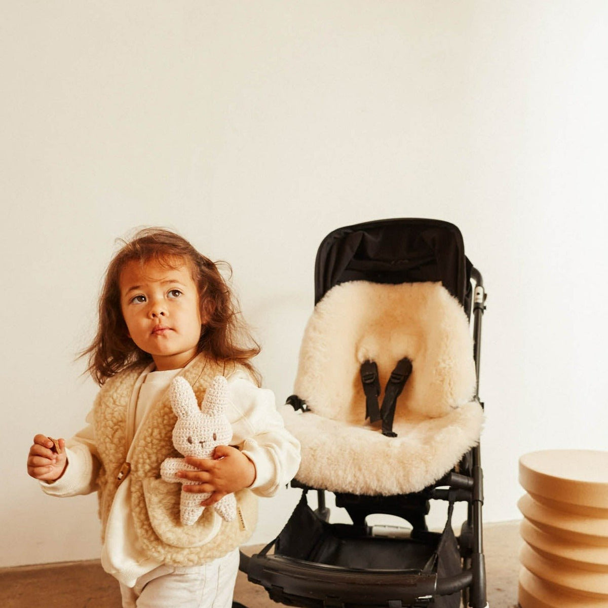 Sheepskin snuggler peanut - Charly's