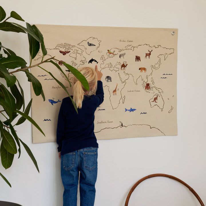 Mappemonde textile blanc cassé