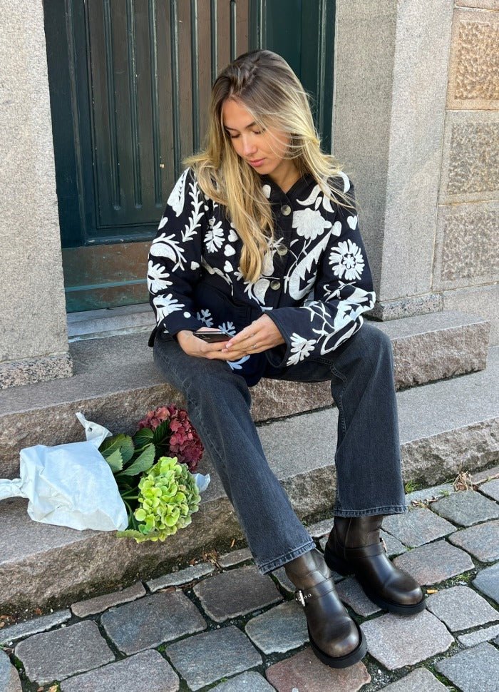 Maggie suzani jacket washed black - Charly's